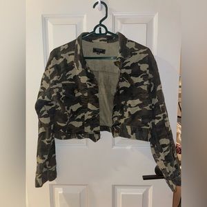 Women’s Large Camo Crop Jacket
